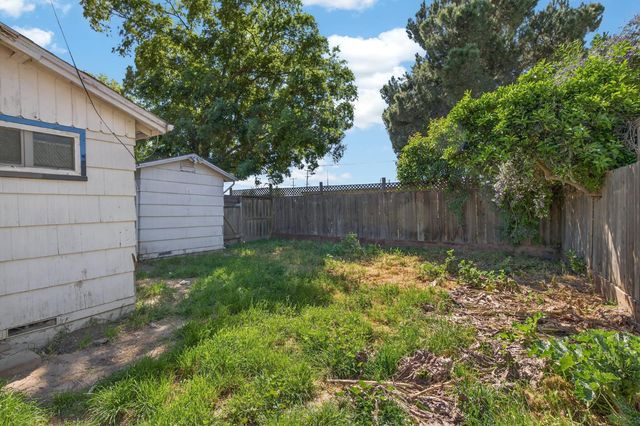 2611 W Acacia St, Stockton, CA 95203