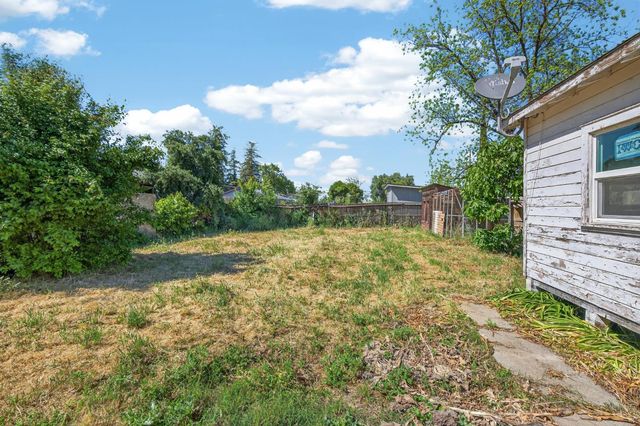 2611 W Acacia St, Stockton, CA 95203