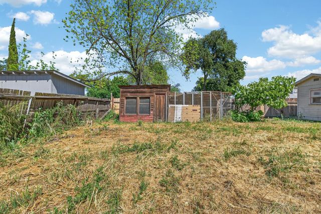 2611 W Acacia St, Stockton, CA 95203