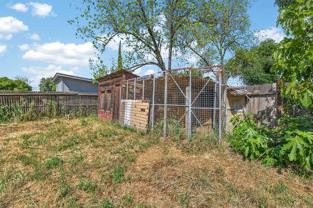 2611 W Acacia St, Stockton, CA 95203