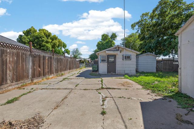 2611 W Acacia St, Stockton, CA 95203