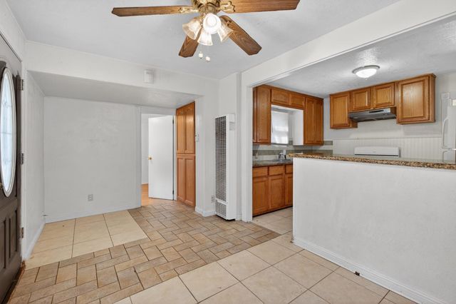 2611 W Acacia St, Stockton, CA 95203