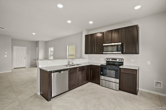 13730 Pinkston, San Antonio, TX 78252