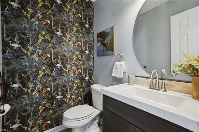 806 Duncombe LN, Newport News, VA 23608