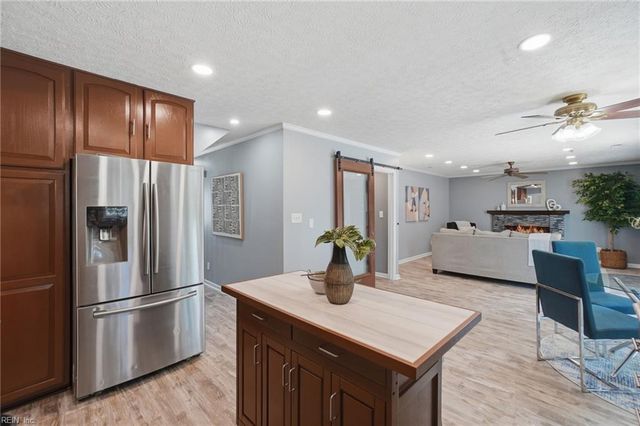 806 Duncombe LN, Newport News, VA 23608