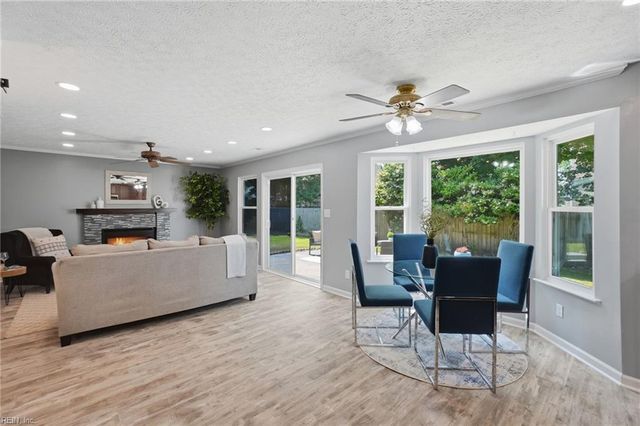 806 Duncombe LN, Newport News, VA 23608