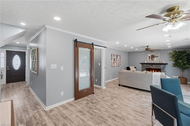 806 Duncombe LN, Newport News, VA 23608