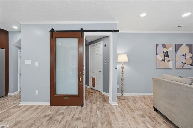 806 Duncombe LN, Newport News, VA 23608