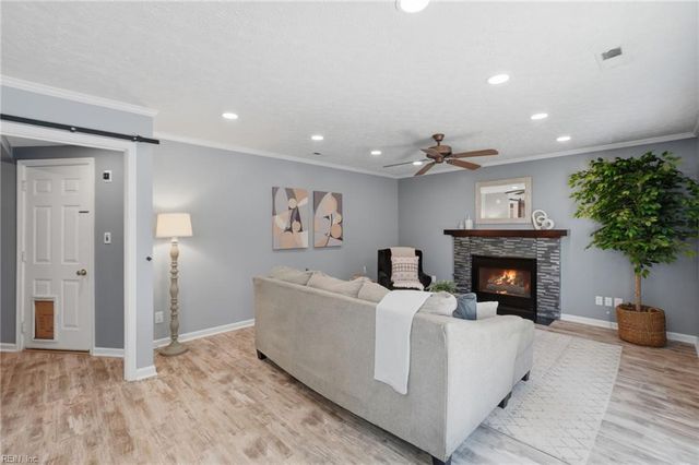 806 Duncombe LN, Newport News, VA 23608