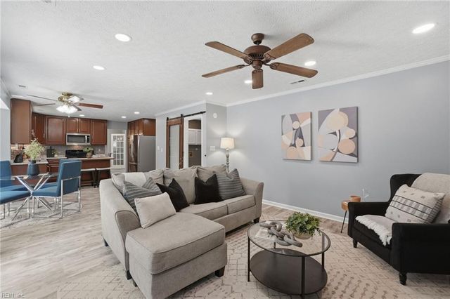 806 Duncombe LN, Newport News, VA 23608