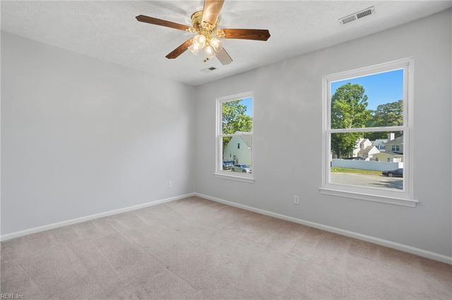 806 Duncombe LN, Newport News, VA 23608