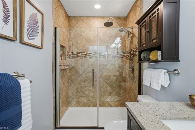 806 Duncombe LN, Newport News, VA 23608