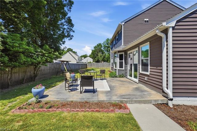 806 Duncombe LN, Newport News, VA 23608