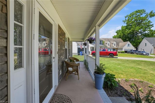 806 Duncombe LN, Newport News, VA 23608