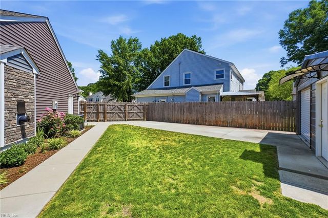 806 Duncombe LN, Newport News, VA 23608