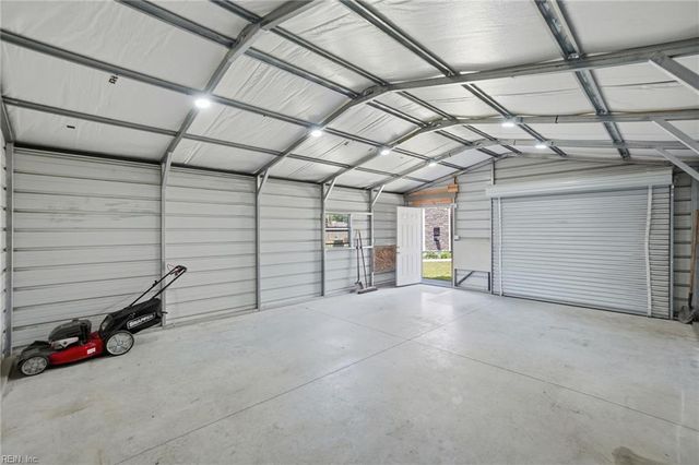 806 Duncombe LN, Newport News, VA 23608