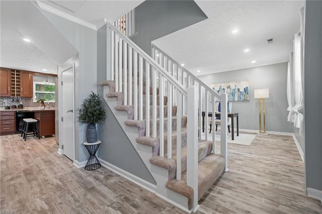 806 Duncombe LN, Newport News, VA 23608