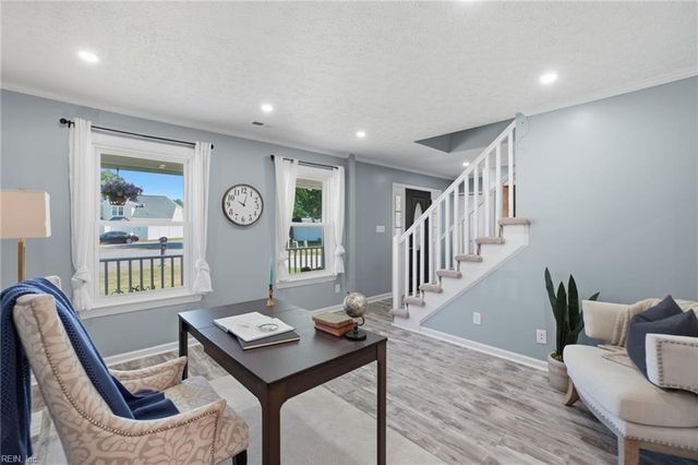 806 Duncombe LN, Newport News, VA 23608