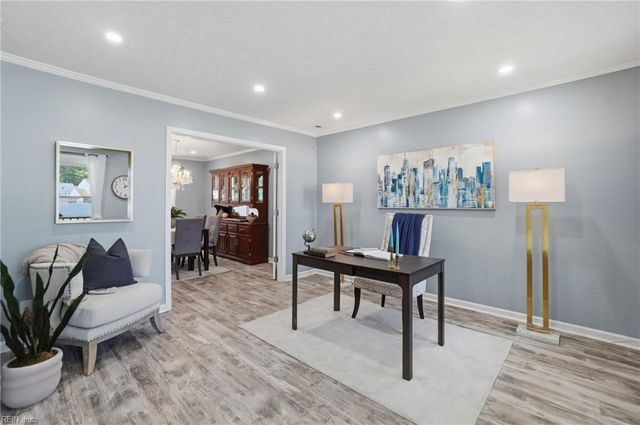 806 Duncombe LN, Newport News, VA 23608