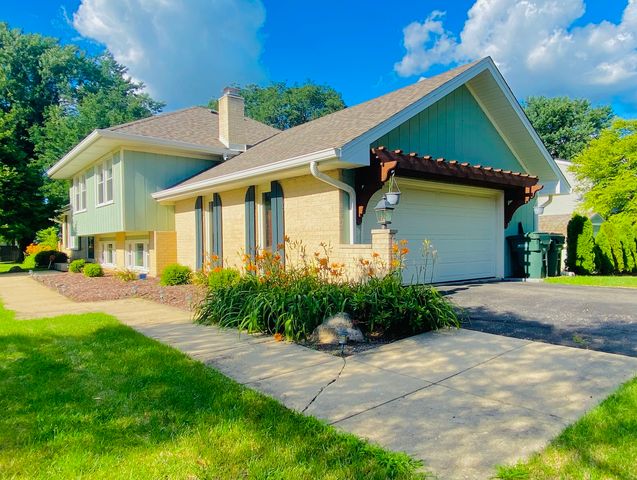 11S639 Mcgrath Lane, Naperville, IL 60564