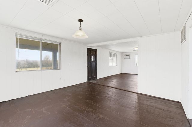 624 N Clark Street, Everton, MO 65646