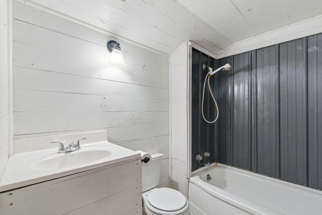 624 N Clark Street, Everton, MO 65646