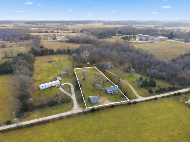 624 N Clark Street, Everton, MO 65646