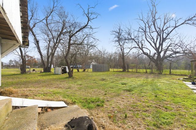 624 N Clark Street, Everton, MO 65646