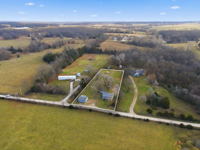 624 N Clark Street, Everton, MO 65646