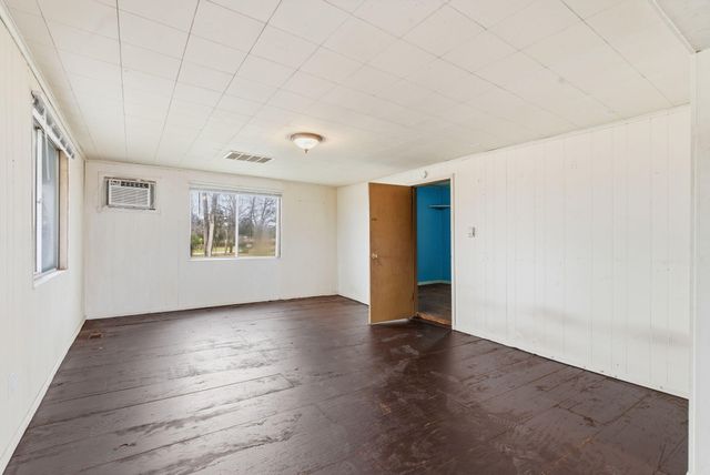 624 N Clark Street, Everton, MO 65646