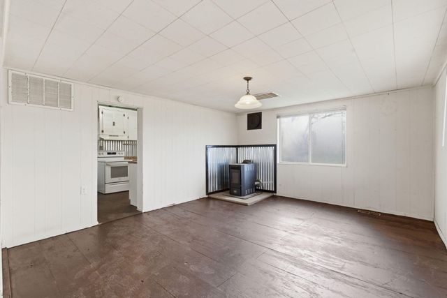 624 N Clark Street, Everton, MO 65646