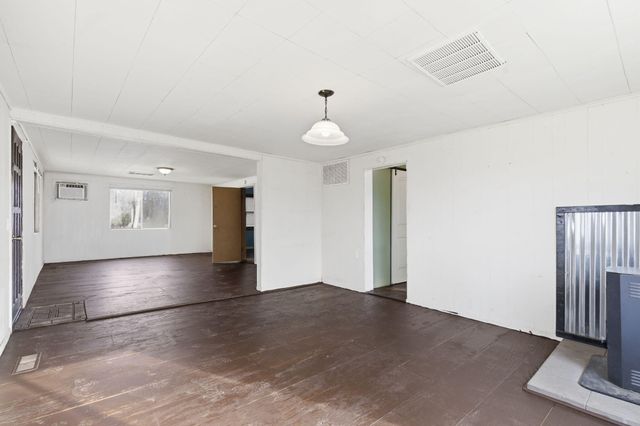 624 N Clark Street, Everton, MO 65646