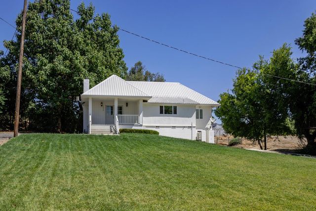 11012 Olive Rd, Oakdale, CA 95361