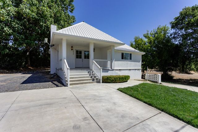 11012 Olive Rd, Oakdale, CA 95361