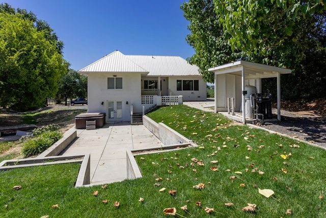 11012 Olive Rd, Oakdale, CA 95361