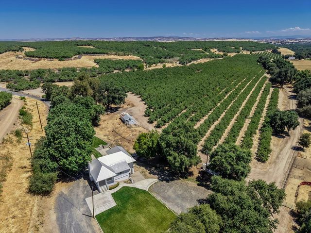 11012 Olive Rd, Oakdale, CA 95361