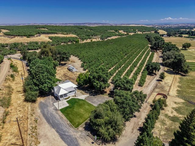 11012 Olive Rd, Oakdale, CA 95361