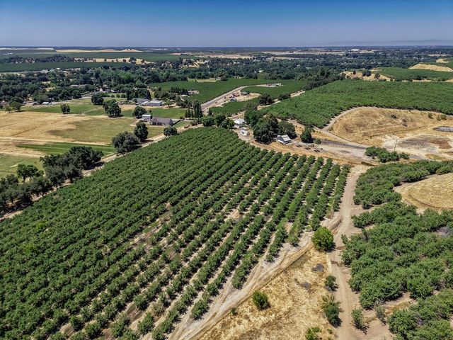 11012 Olive Rd, Oakdale, CA 95361