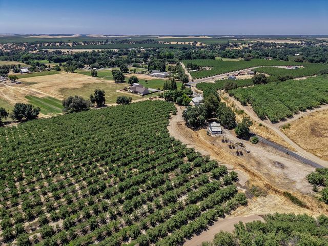 11012 Olive Rd, Oakdale, CA 95361