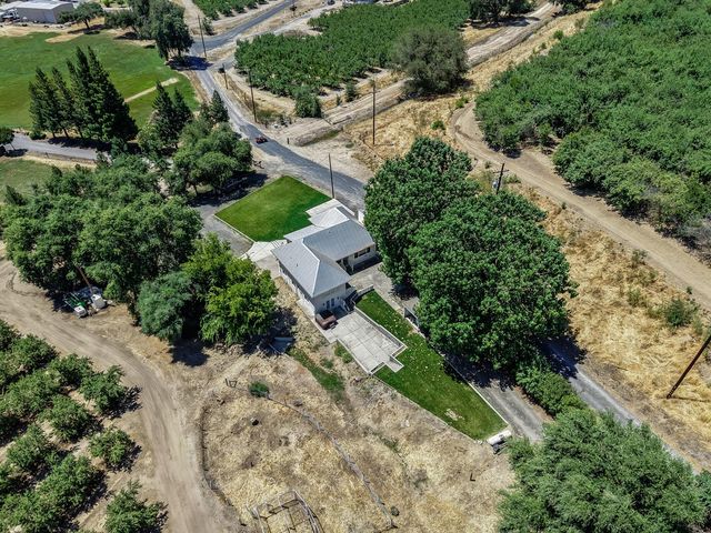 11012 Olive Rd, Oakdale, CA 95361