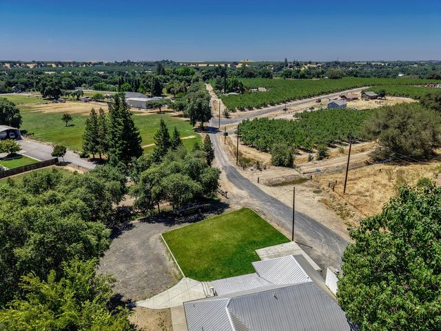 11012 Olive Rd, Oakdale, CA 95361