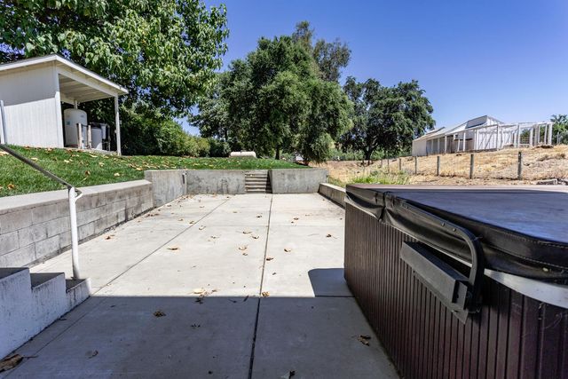 11012 Olive Rd, Oakdale, CA 95361