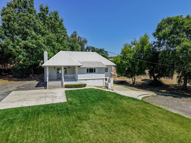 11012 Olive Rd, Oakdale, CA 95361