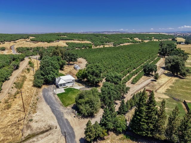 11012 Olive Rd, Oakdale, CA 95361