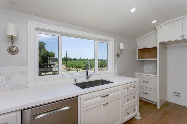 11012 Olive Rd, Oakdale, CA 95361