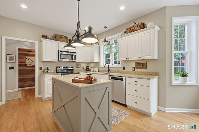 34 Foxglove Circle, Haddam, CT 06441