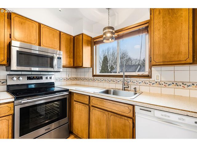 14812 Ne ROSE Pkwy, Portland, OR 97230