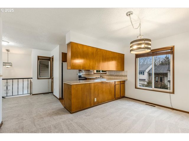 14812 Ne ROSE Pkwy, Portland, OR 97230