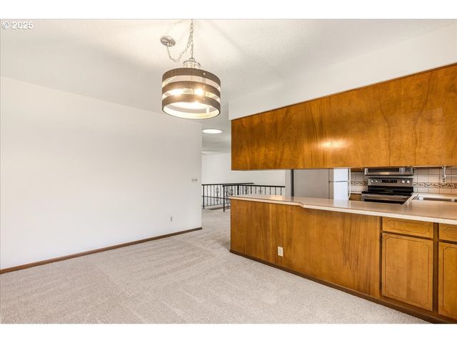 14812 Ne ROSE Pkwy, Portland, OR 97230