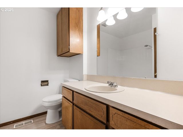 14812 Ne ROSE Pkwy, Portland, OR 97230